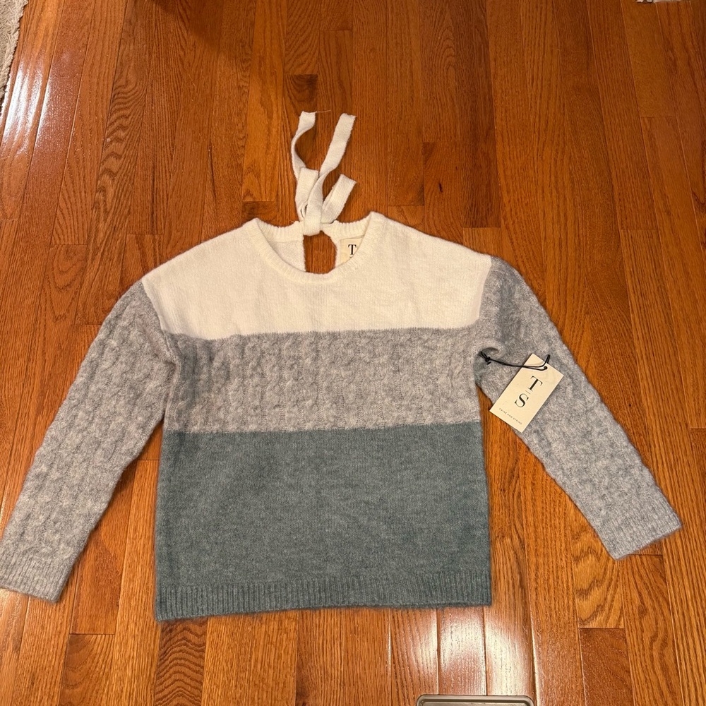 Twine and string Womens Gray green and White Sweater soft cable knit NWT Size xs